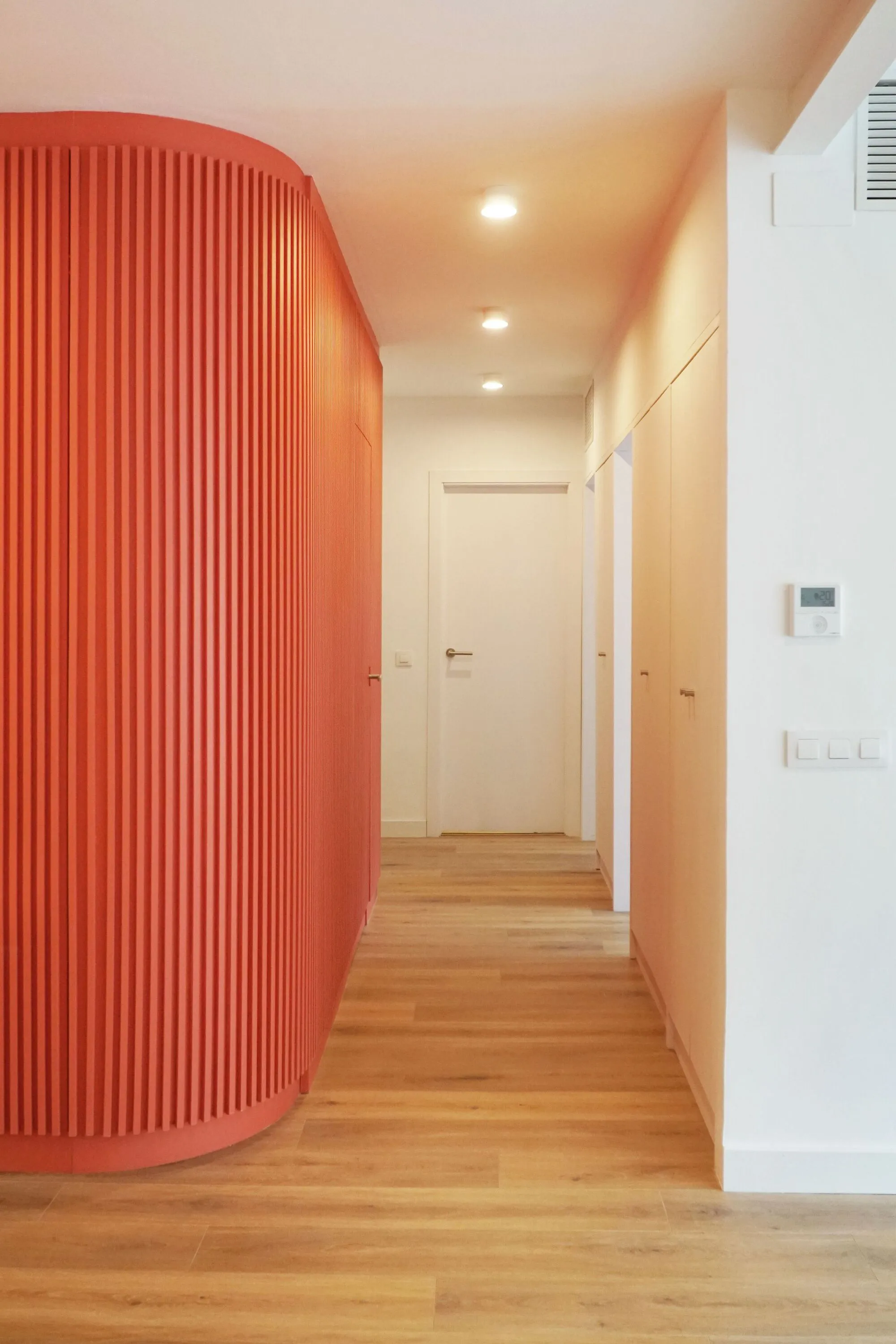 Al.Irene Escudé y Aleix Gz Call Replace a Dark Corridor with a Sculptural Core in Barcelona