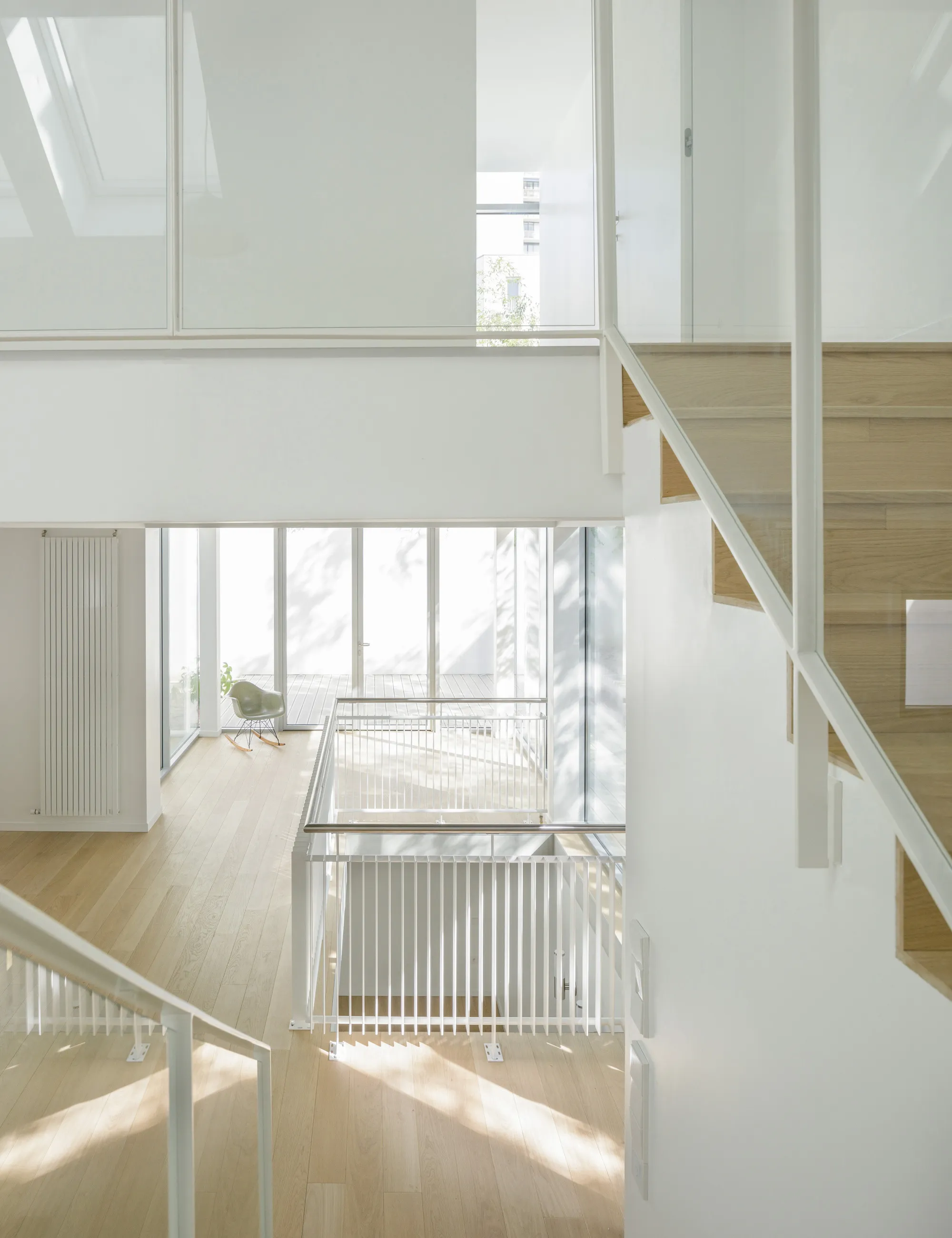 Calmm Architecture Replaces a Tiny Warehouse with a Light-Filled Townhouse in Boulogne-Billancourt