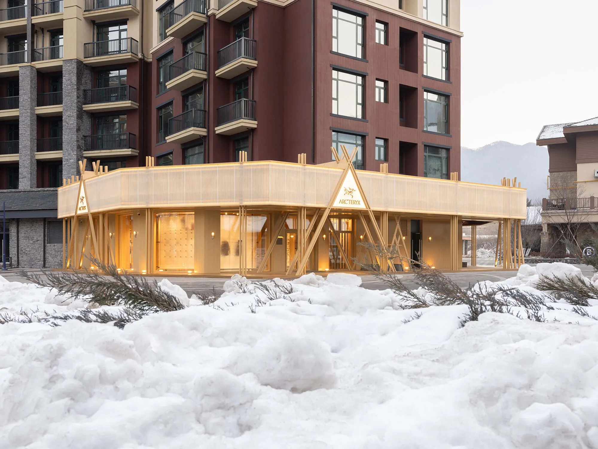 STILL YOUNG Builds a Glowing Campfire in the Snow for ARC'TERYX at a Chinese Ski Resort