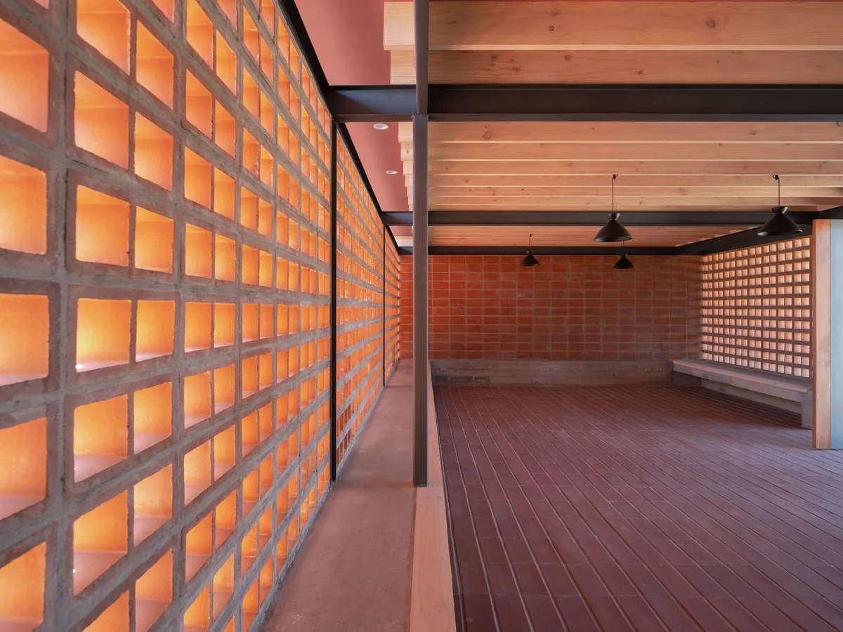 José Ignacio Valdivieso Builds a Brick Lunchroom for Santiago's Racetrack Gardeners