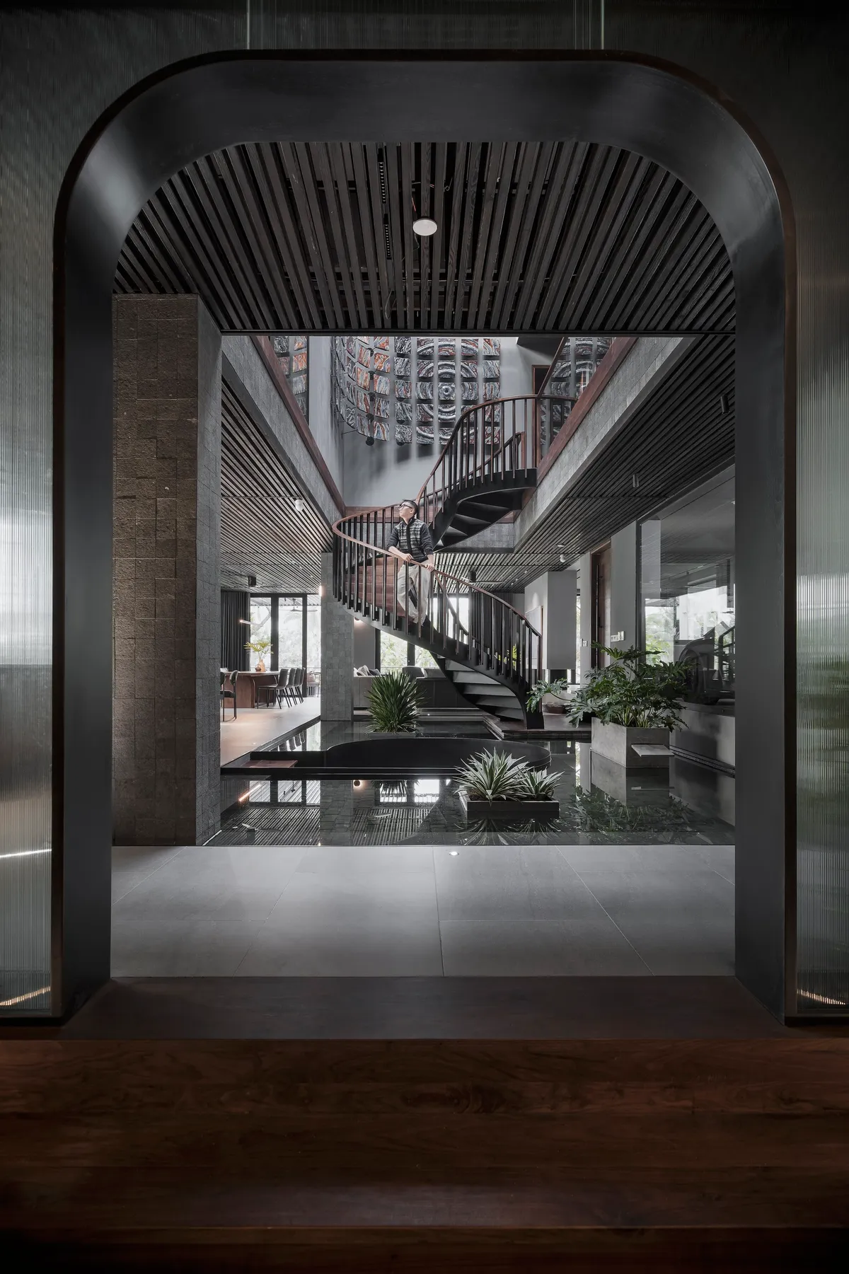 TOAM Studio Builds an Indochine Gallery House to Hold a Family's Memories in Ecopark