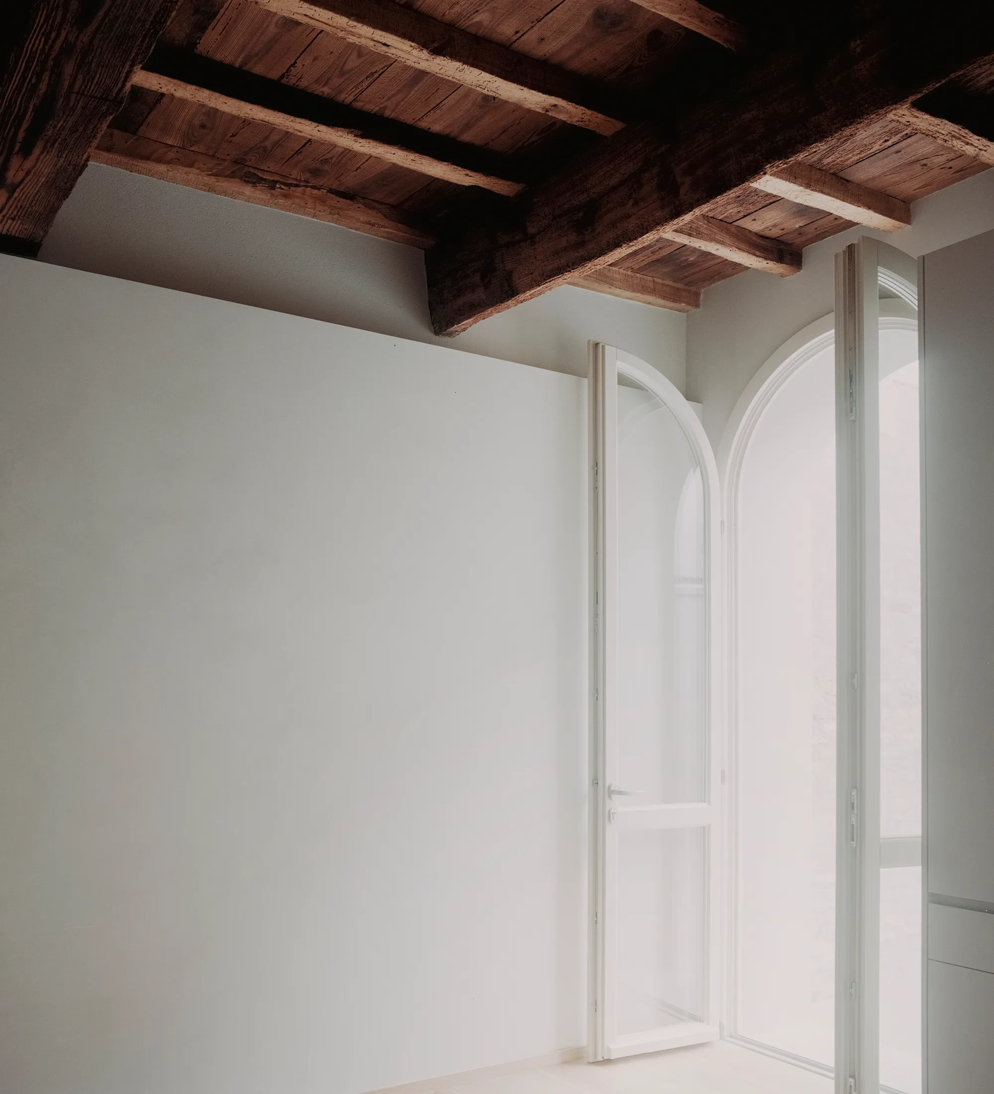 Giovanni Mecozzi Strips a Gothic Lot in Ravenna Back to Its Bones