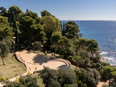 SCOB Tucks a 300-Seat Amphitheatre into the Clearings of Catalonia's Santa Clotilde Gardens