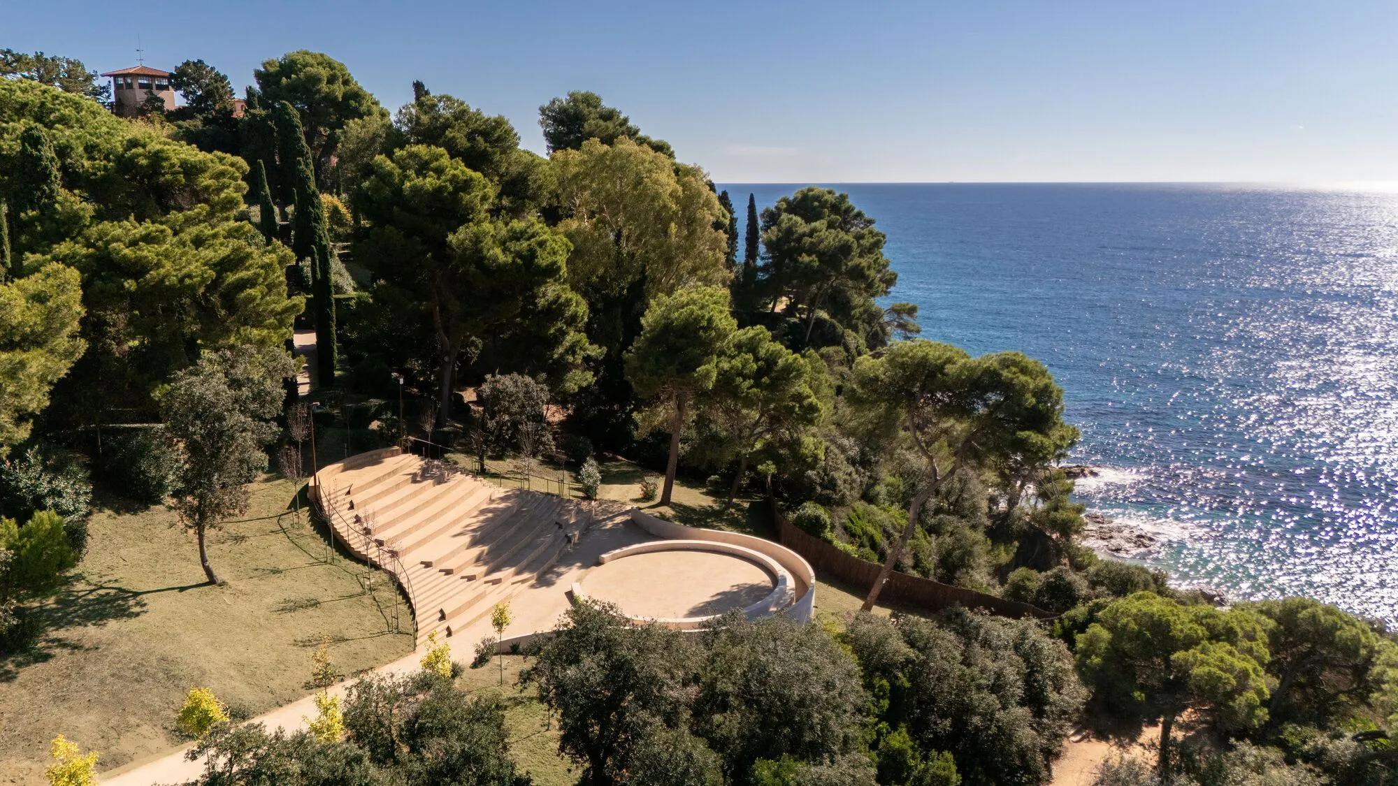 SCOB Tucks a 300-Seat Amphitheatre into the Clearings of Catalonia's Santa Clotilde Gardens