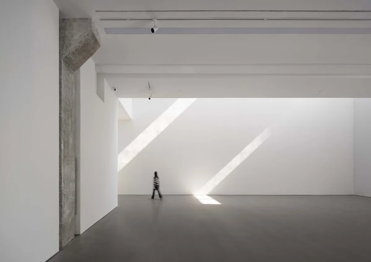 ADINJU Muhhe Studio Carves a Sunlit Gallery from a 1980s Nanjing Factory Shell