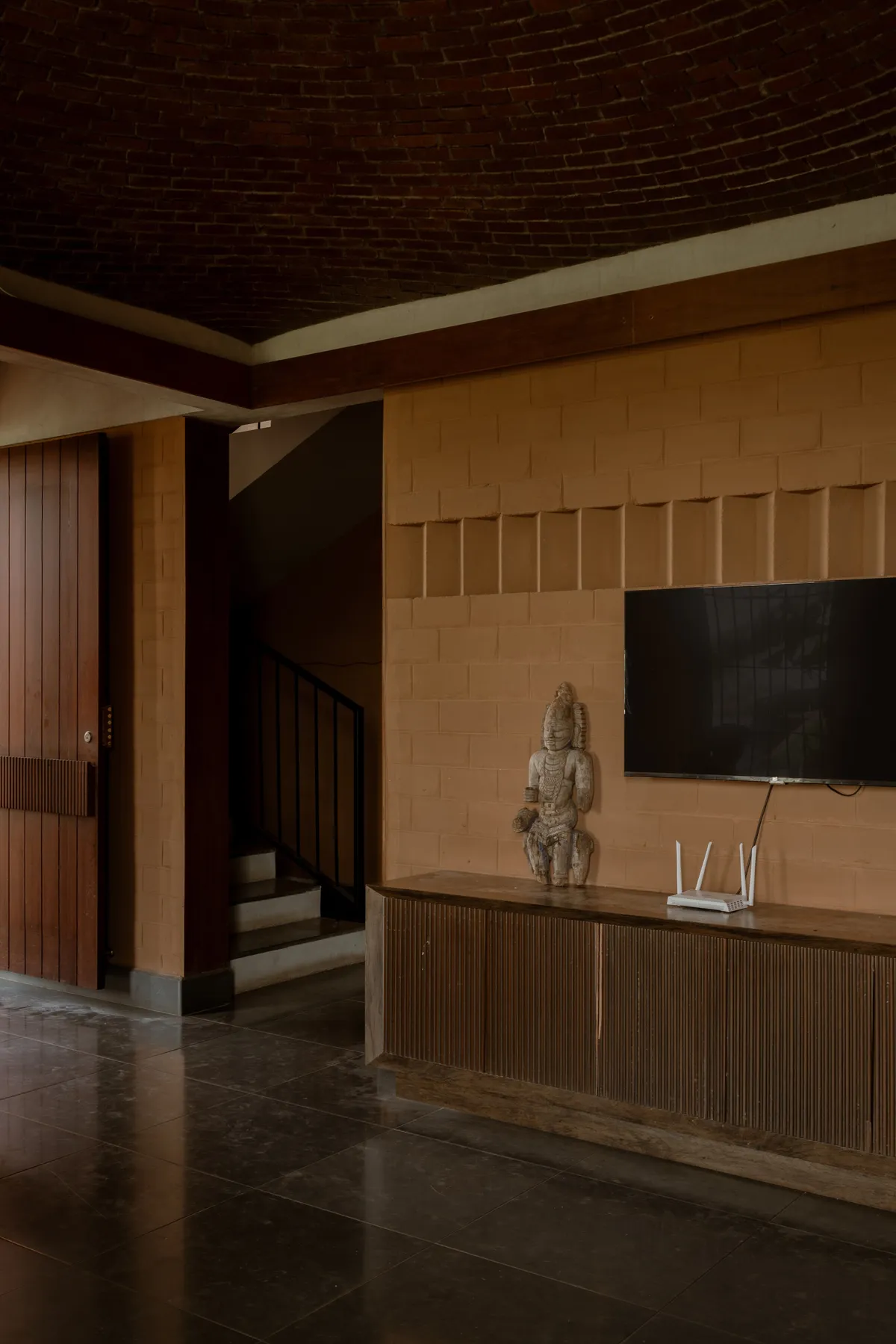 Aagaram Architects Weaves Earth and Brick into a Vaulted Mud House in Hosur