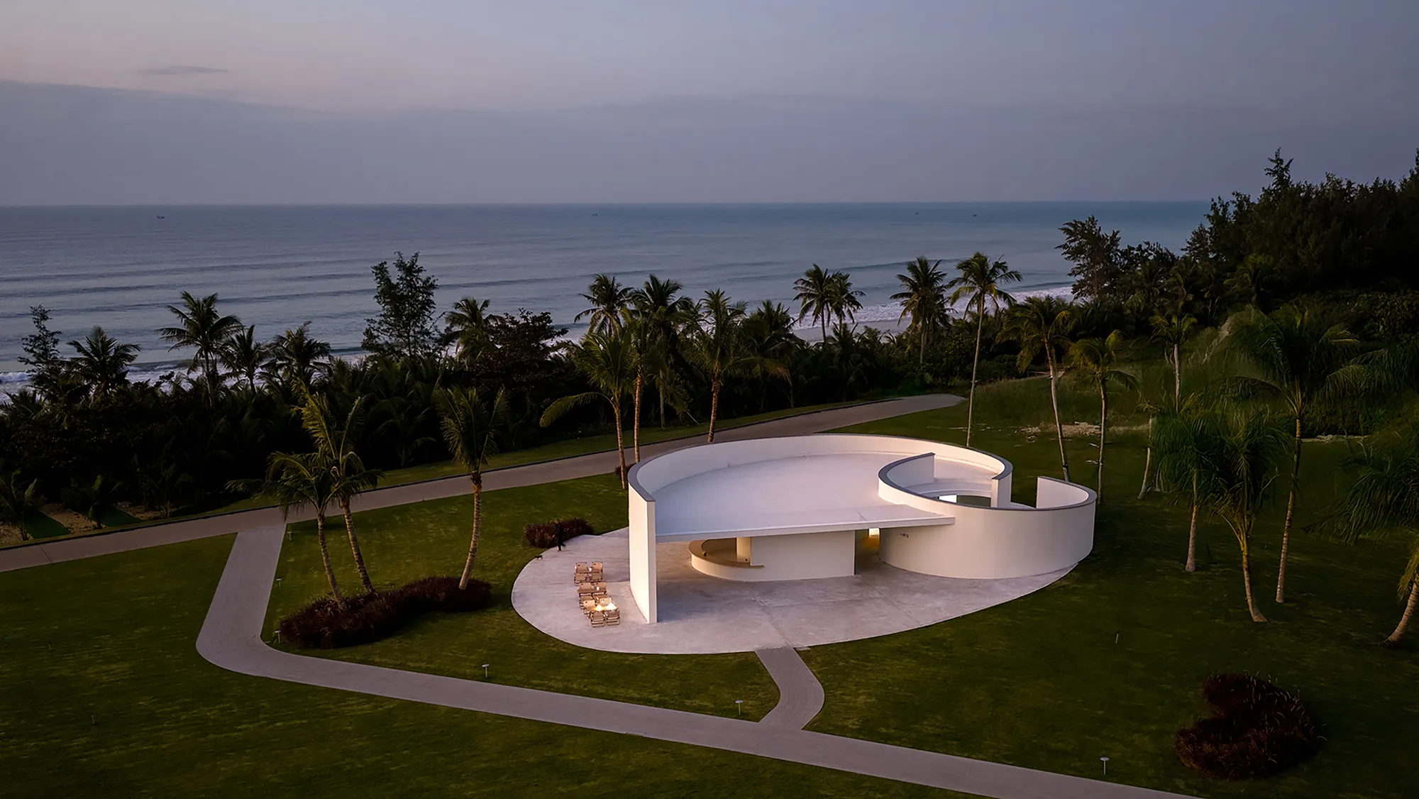 Perform Design Studio Spirals a Rest Station into the Coastline of Hainan's Shenzhou Peninsula