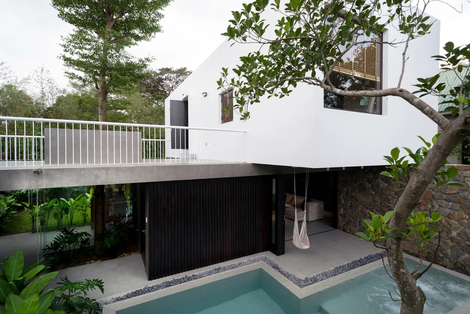 3fconcept Cantilevers a Concrete Block Over a Garden Oasis in Hue, Vietnam