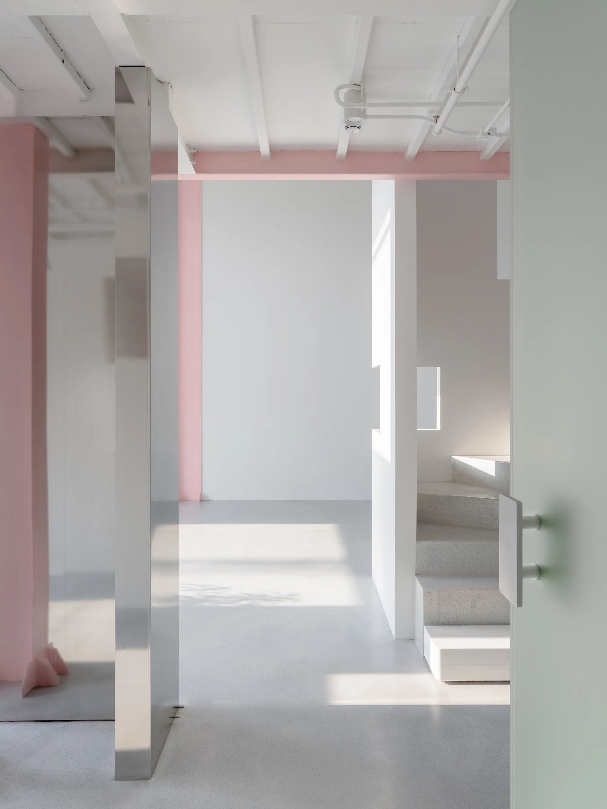 Aether Architects and Archigress Insert a Freestanding Gallery Inside a Shenzhen Railway Warehouse