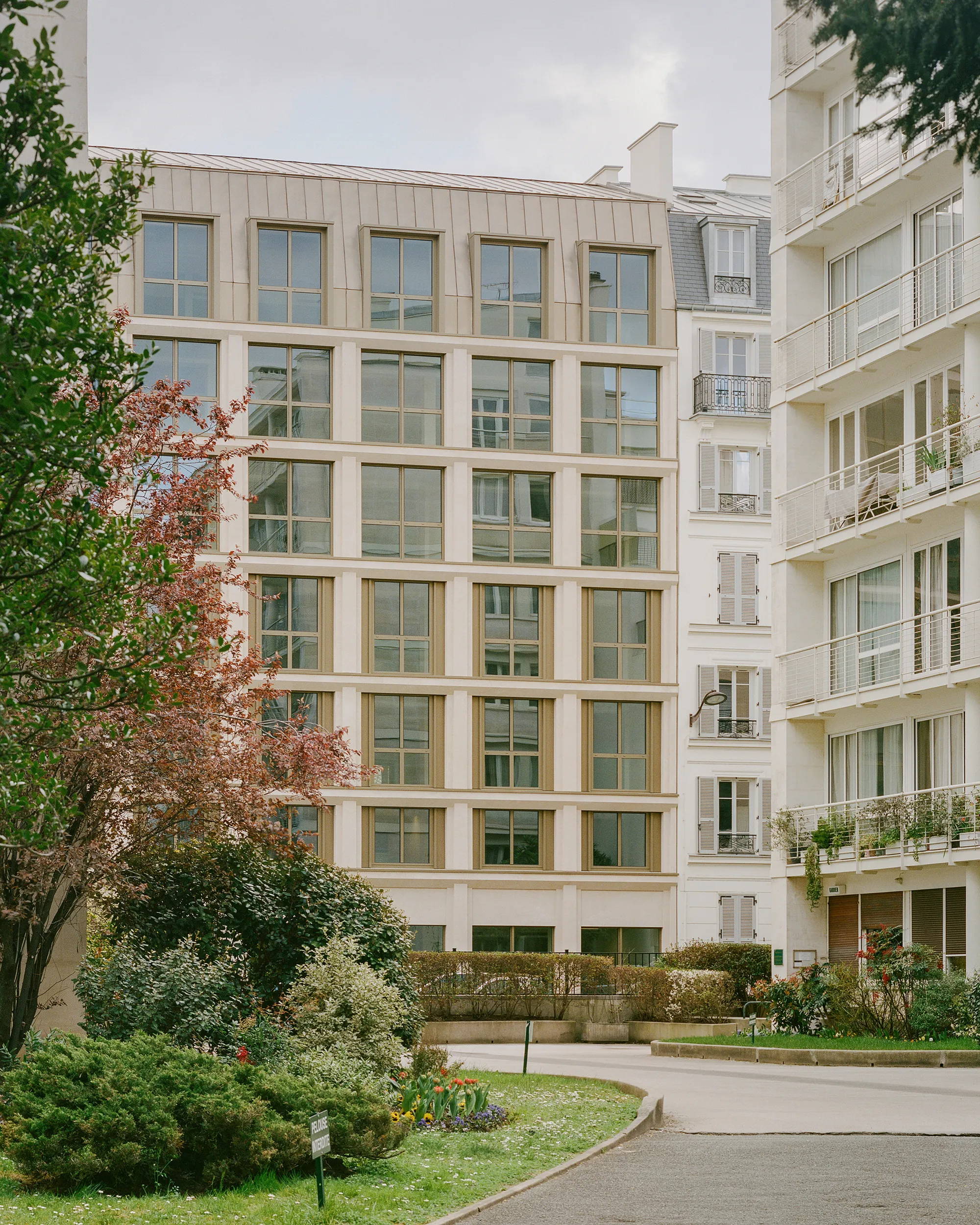 Vincent Lavergne and COVE Architectes Reinvent a 1970s Neuilly Office Building on Three Fronts