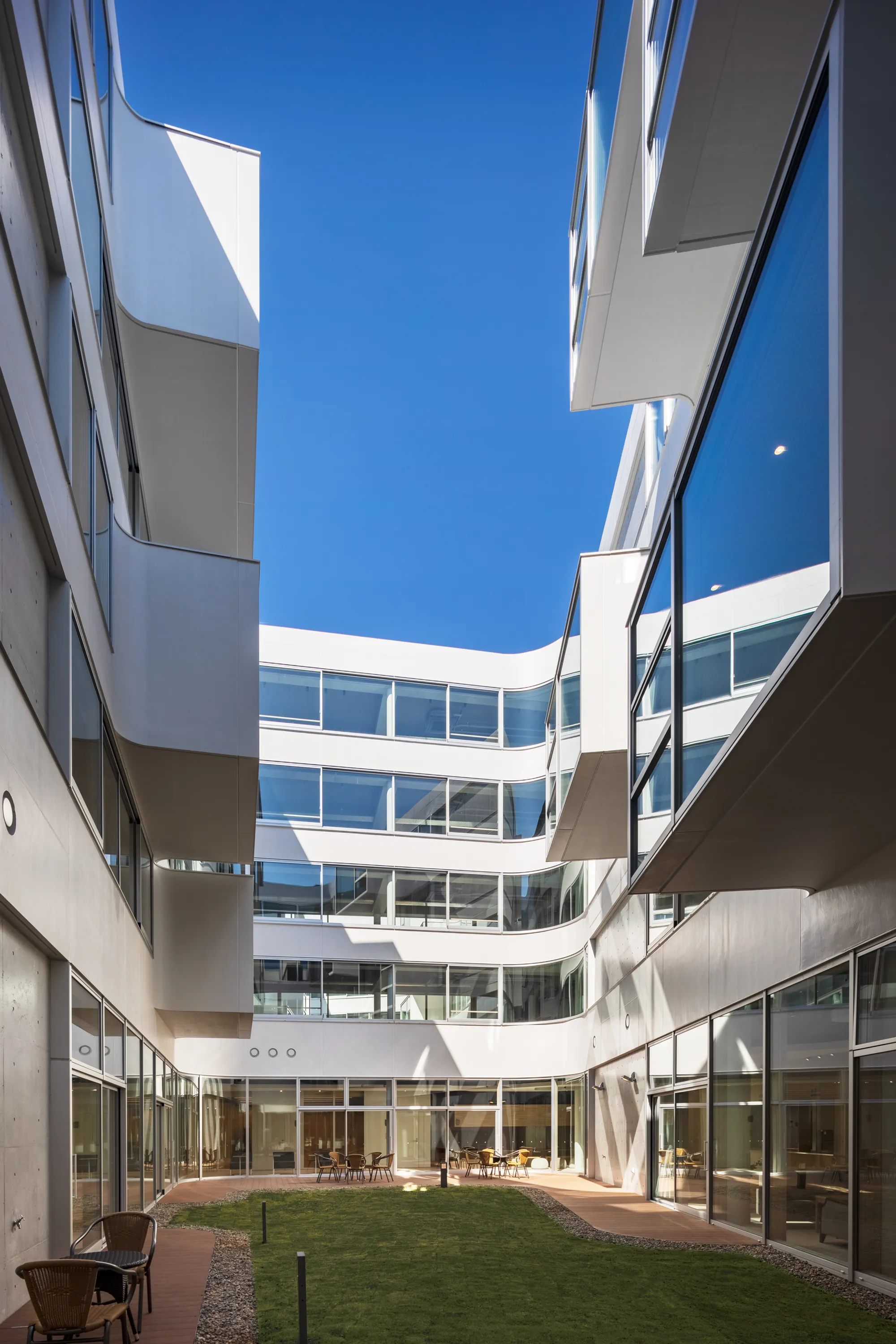 Ishimoto Architectural Wraps 300 Students Around a Courtyard in Toyo University's Ai-House Hub-4