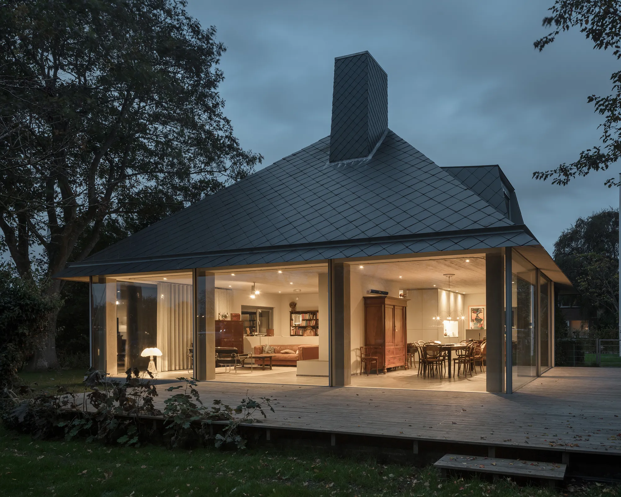 BETA Office Reveals a 1970s Doctor's House as a Light-Filled Pavilion on a Frisian Canal