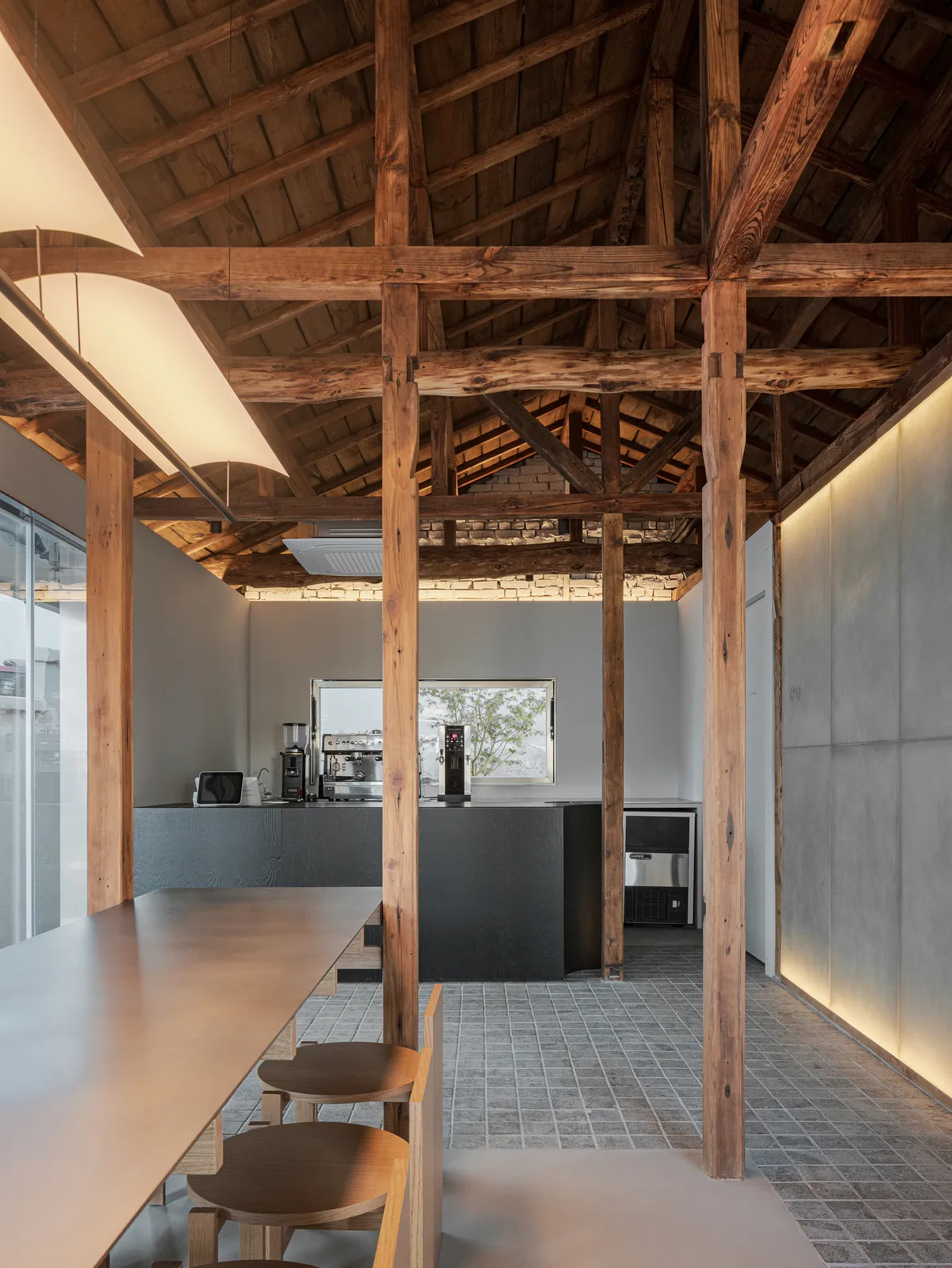 oftn studio Threads a Bukchon Cafe Through the Bones of an Old Timber House