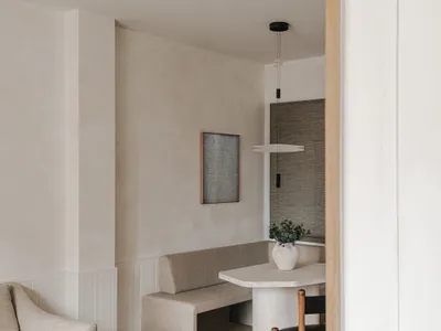 De la Villa Studio Lines a Barcelona Apartment with Timber, Steel, and Stone on Avinguda Diagonal