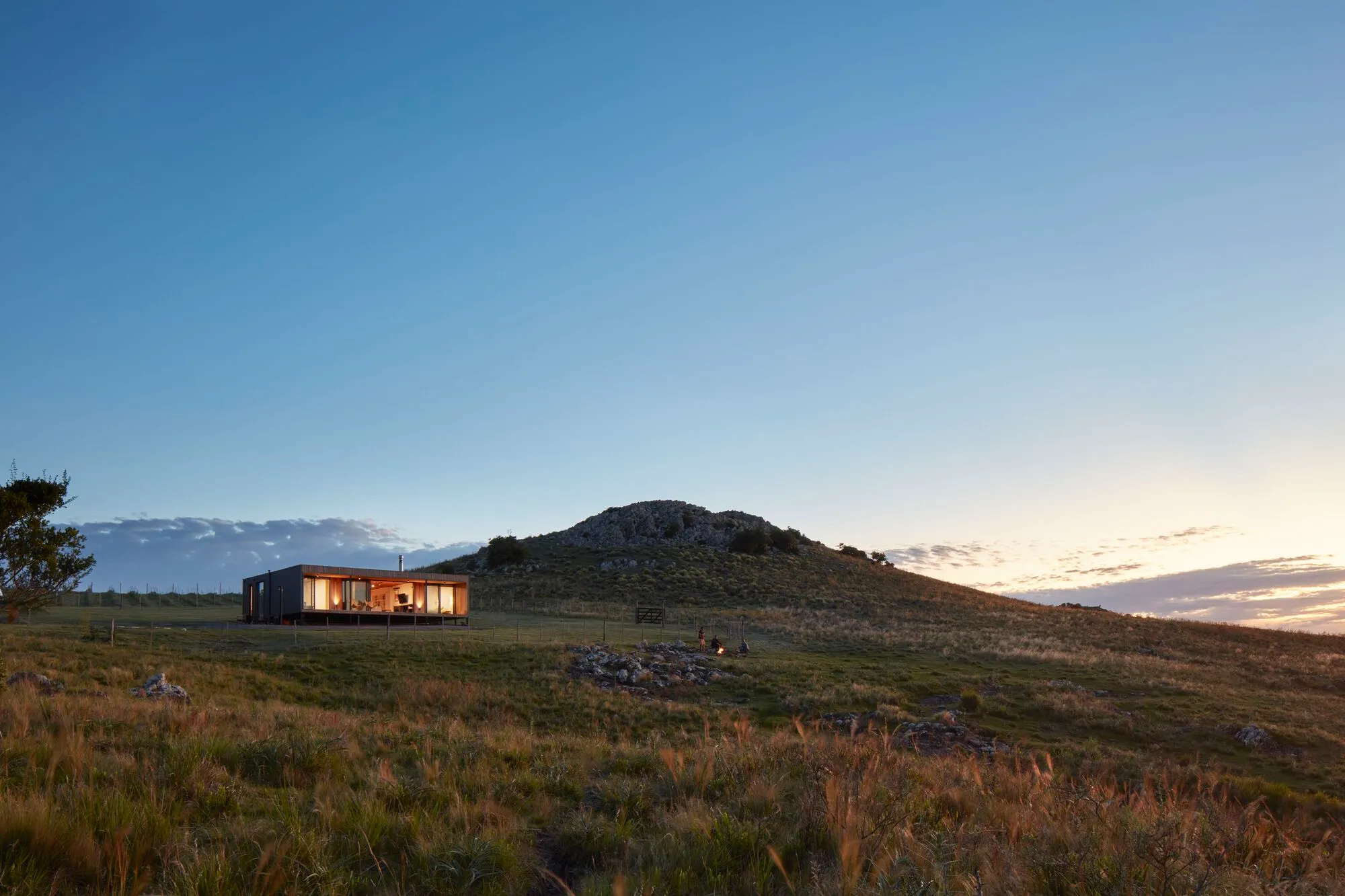 iHouse Estudio Prefabricates a Steel-Framed Home and Drops It onto Uruguay's Rocky Sierra
