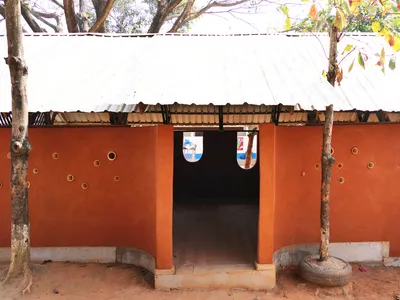 Simple Architecture Builds Rammed Earth Classrooms for Burmese Migrant Children on the Thai Border
