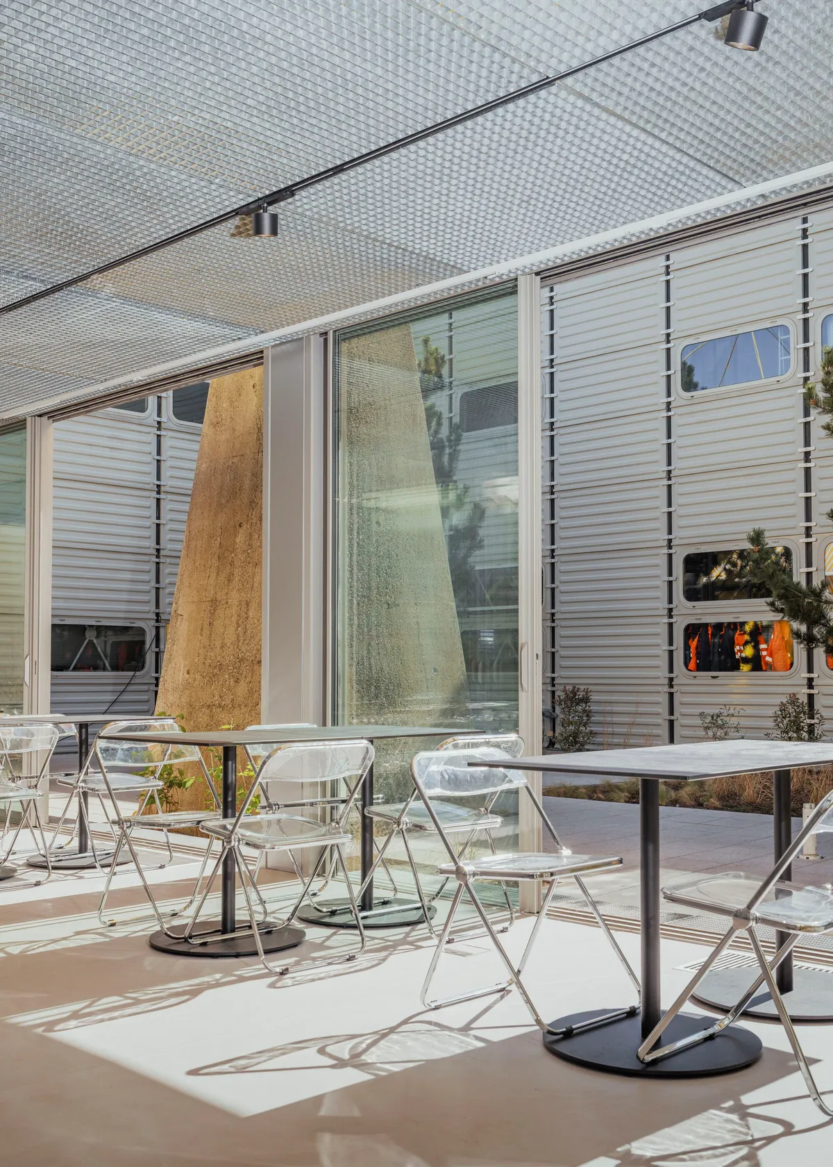 Dietsch Vilaça and Hauptstadt-Studio.Berlin Insert a Modular Pavilion into an Industrial Courtyard
