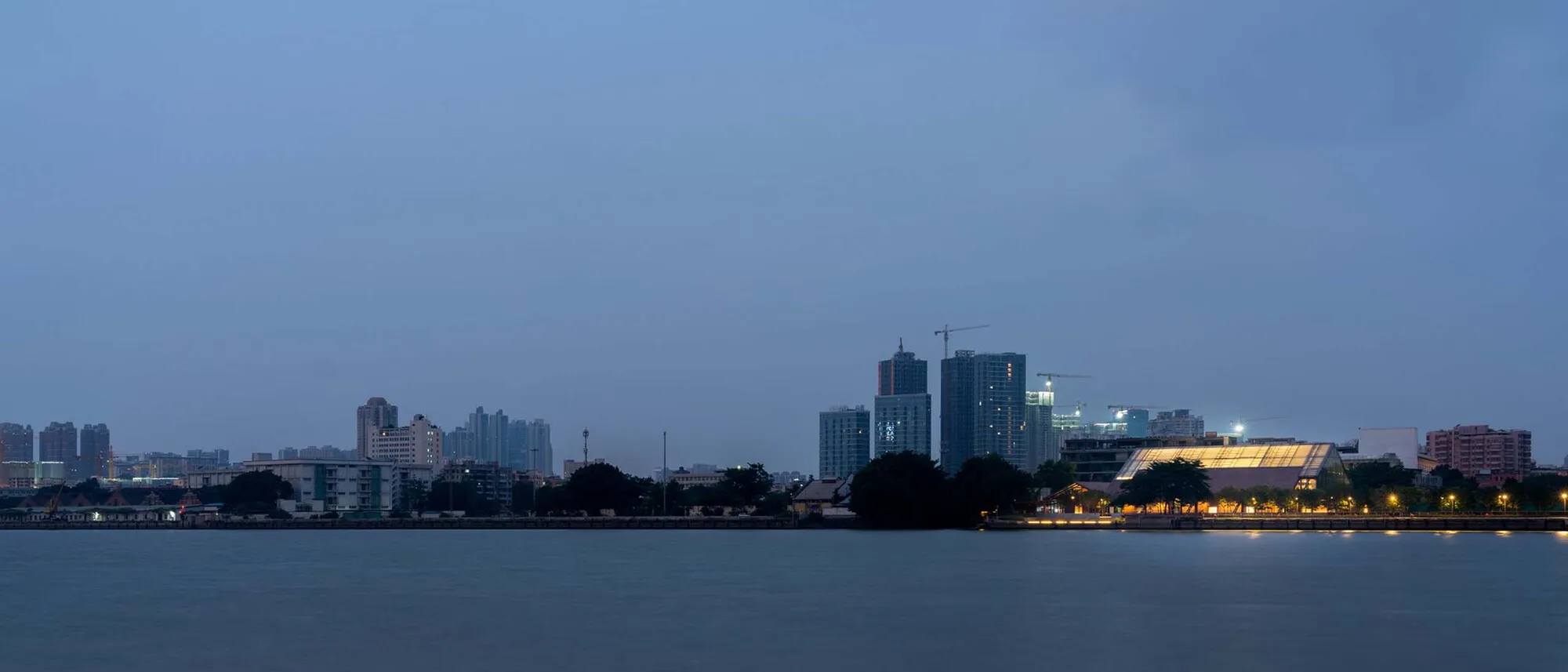 DOMANI Wraps 1950s Guangzhou Granaries in Steel and Glass to Build a Riverside Exhibition Center