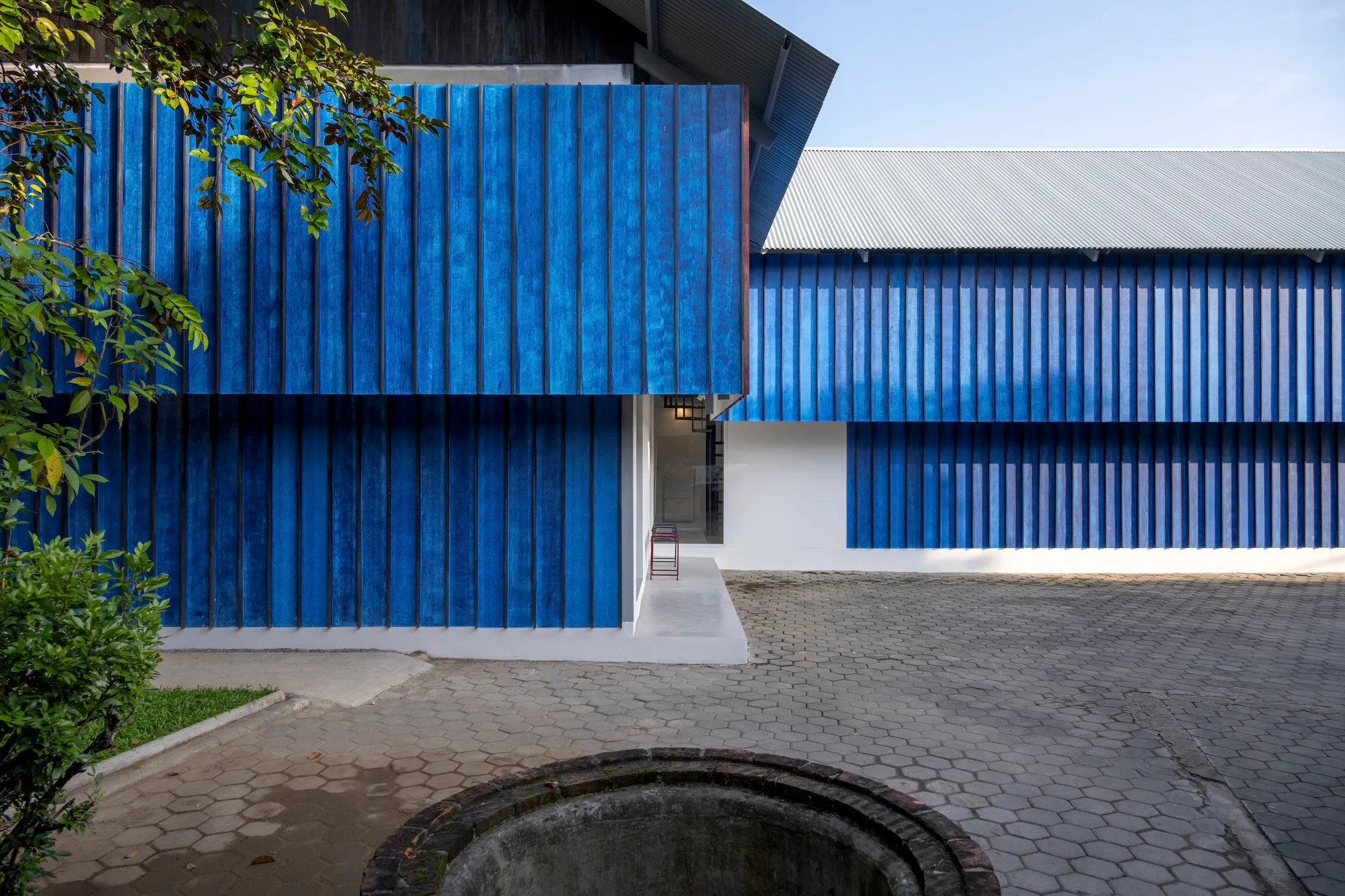 Sher Maker Stitches a Textile Workshop from Corrugated Steel and Dyed Timber in Chiang Mai