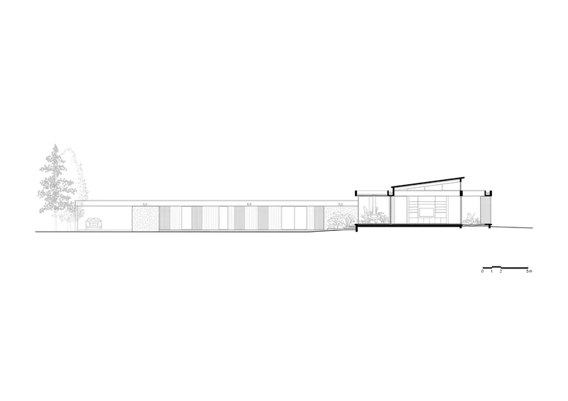 Section drawing showing a low horizontal structure with vertical screens and a raised volume on the right