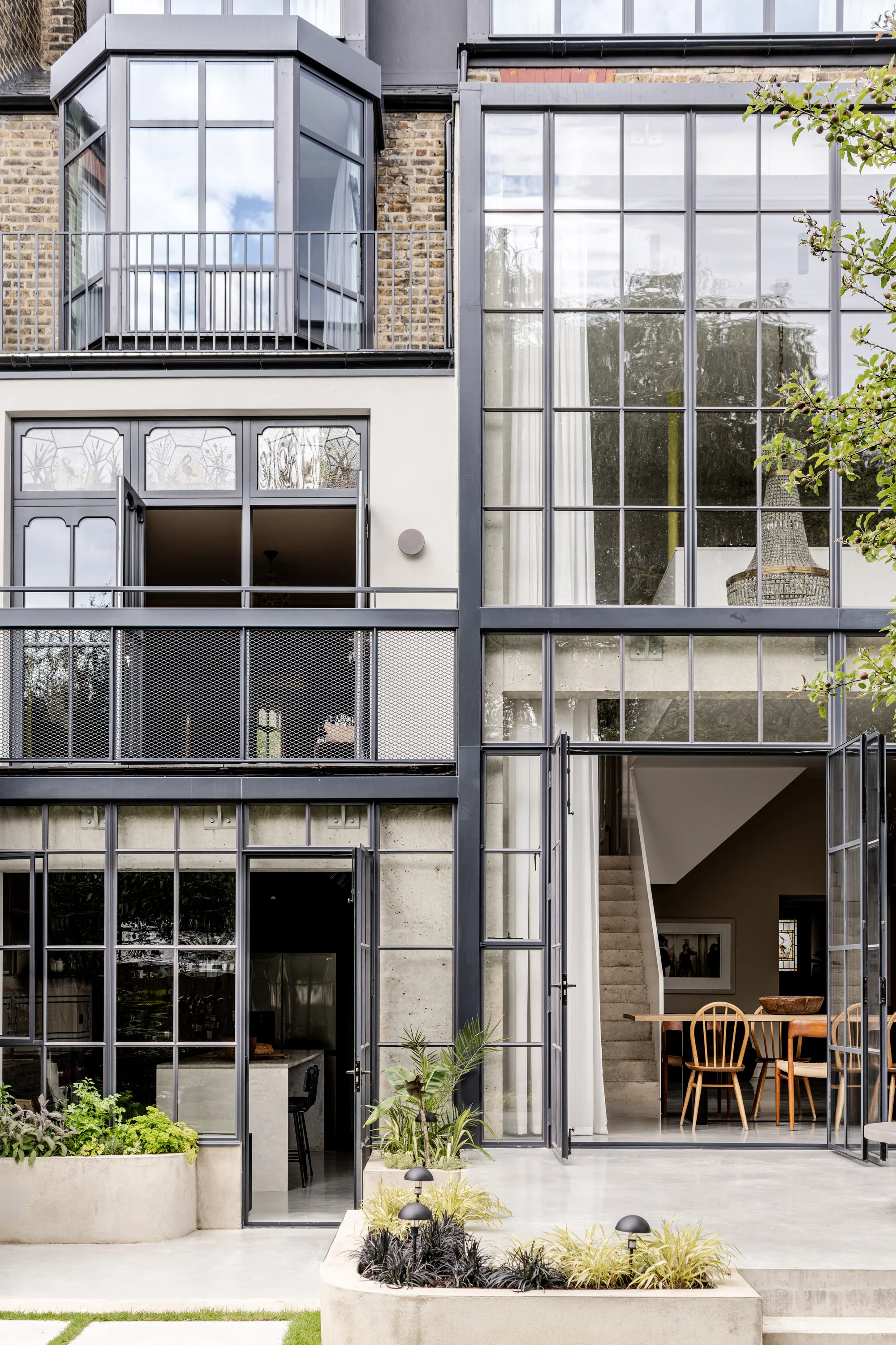 Matthew Giles Architects Extends a Muswell Hill Terrace into a Glass-and-Concrete Palimpsest