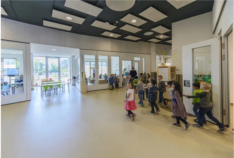 Open learning spaces support children’s movement, collaboration, and flexible use within the digital school environment.