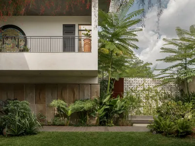 4Brick Studio Wraps a Bangalore Home in Rescued Sandstone for Two Doctors Seeking Quiet