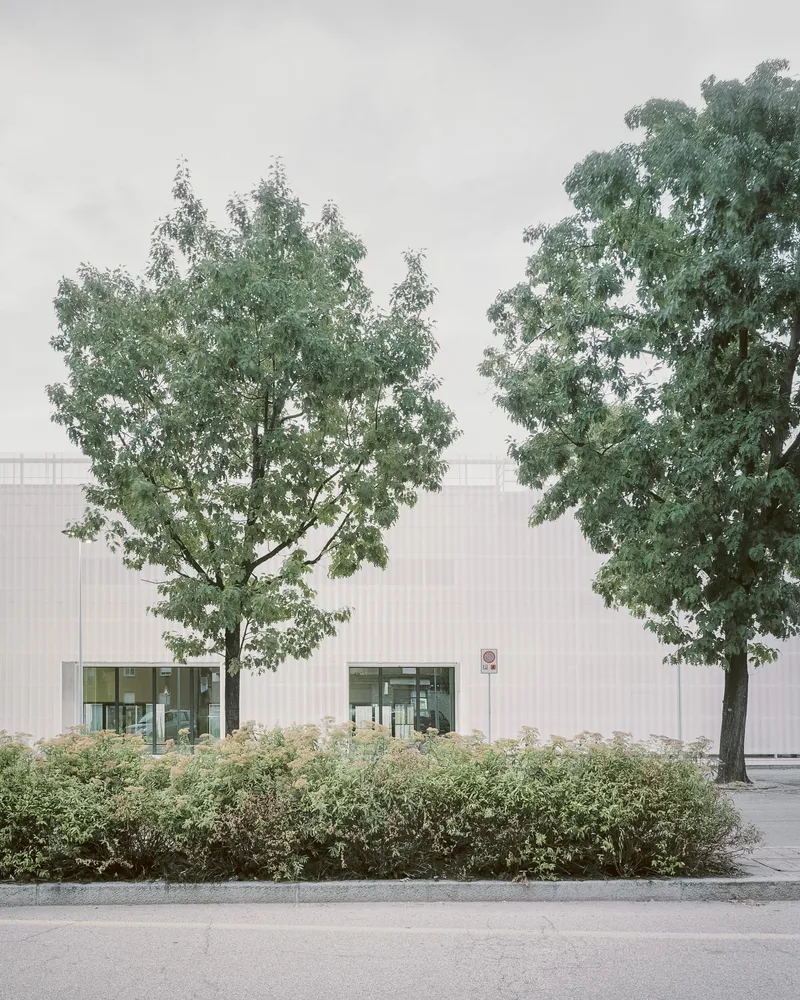 The street-facing exterior of the new Enrico Panzacchi School in Ozzano dell'Emilia. Photo © Aldo Amoretti