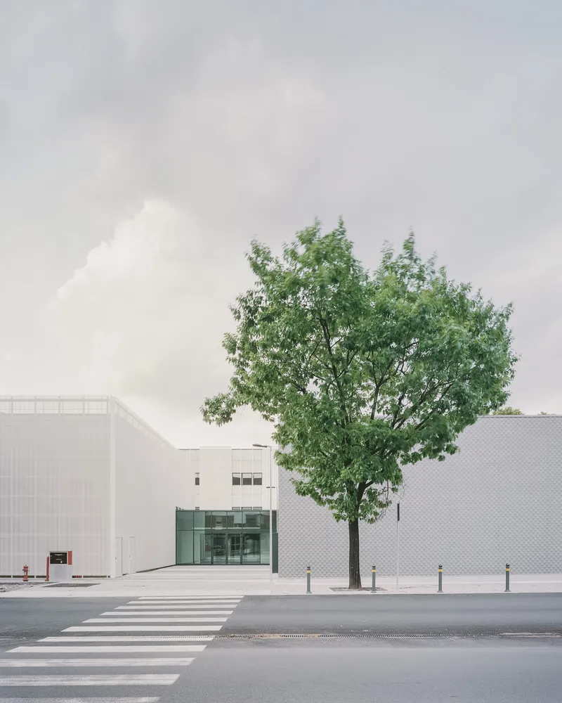 The entrance, where the pedestrian route widens into a new public square. Photo © Aldo Amoretti