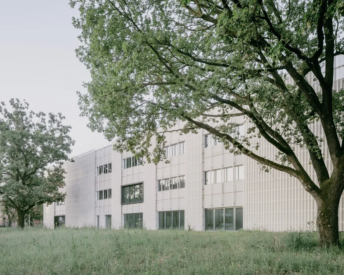 The School Beyond Its Walls: Enrico Panzacchi School by Archisbang and Areaprogetti
