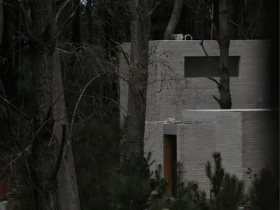 arquitectura.te Plants Three Pale Volumes in an Argentine Pine Forest to Stand Out, Not Blend In