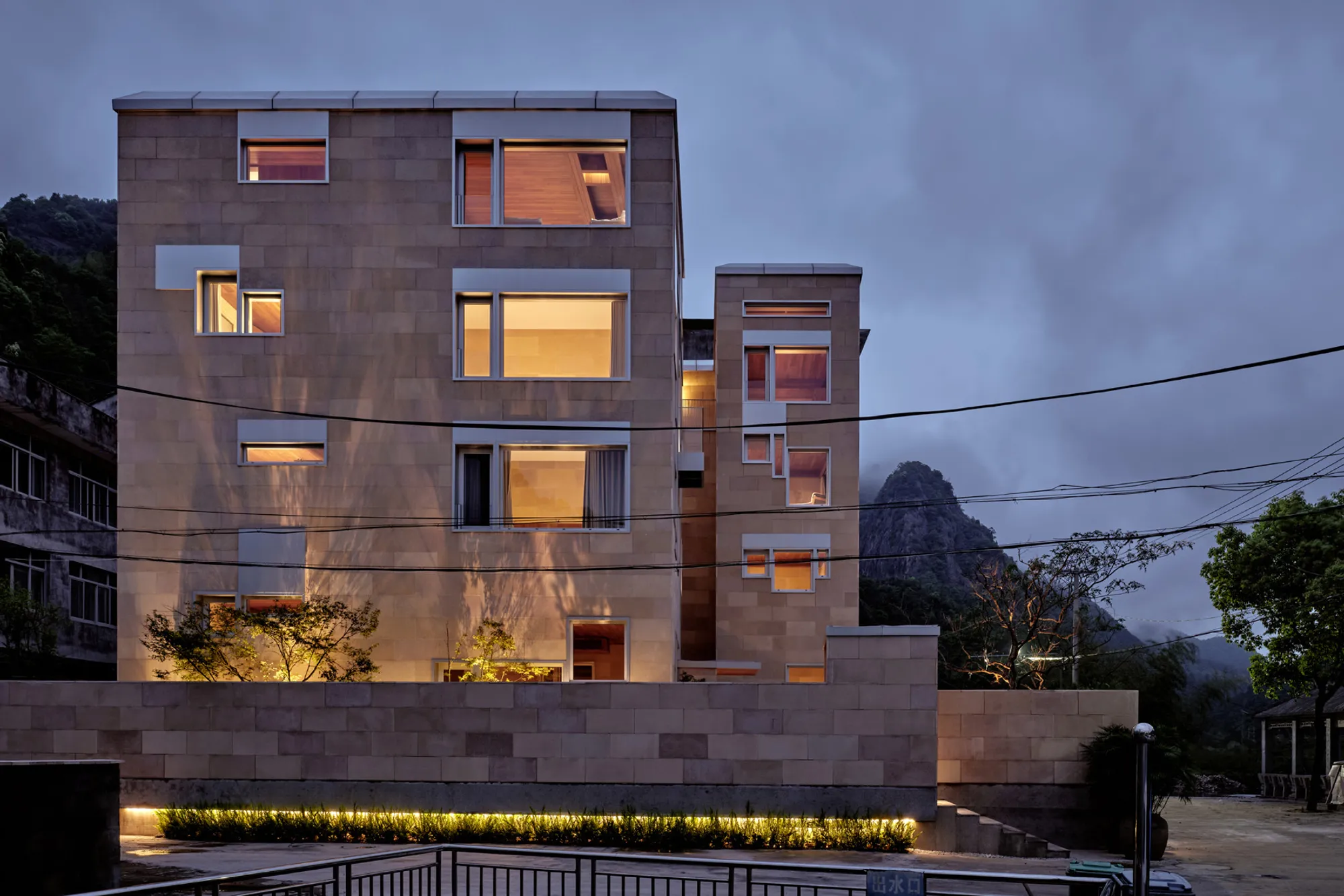 Various Associates Builds a 30-Person Family Home from Herbal Bricks in a Chinese Mountain Village
