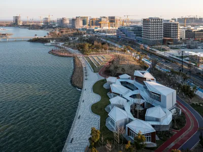 Atelier Z+ Scatters Poetry-Inspired Pavilions Along a Shanghai Lakefront