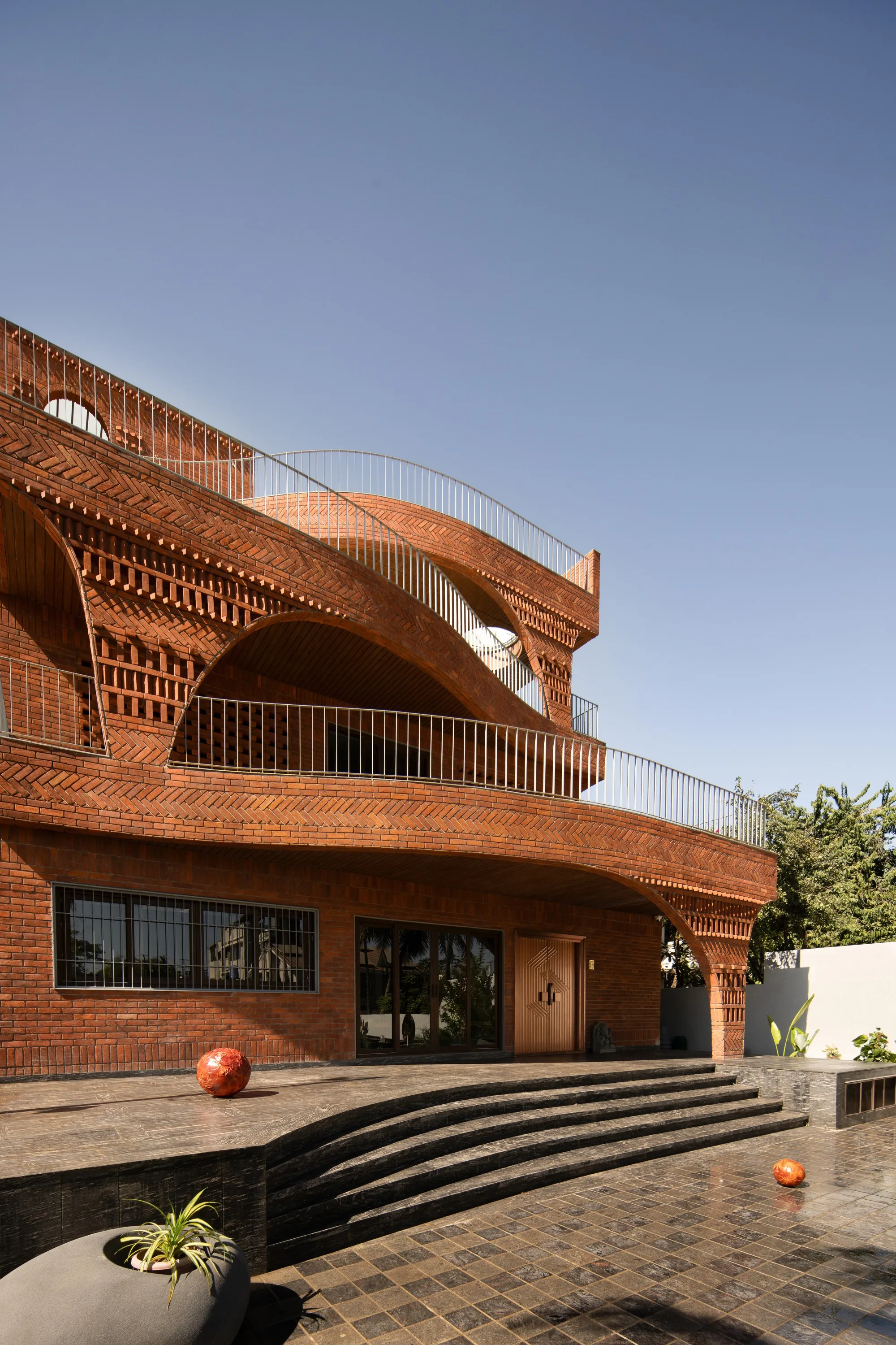 Kaushal TaTiya Architects Models a Brick House in Maharashtra on the Intelligence of an Anthill