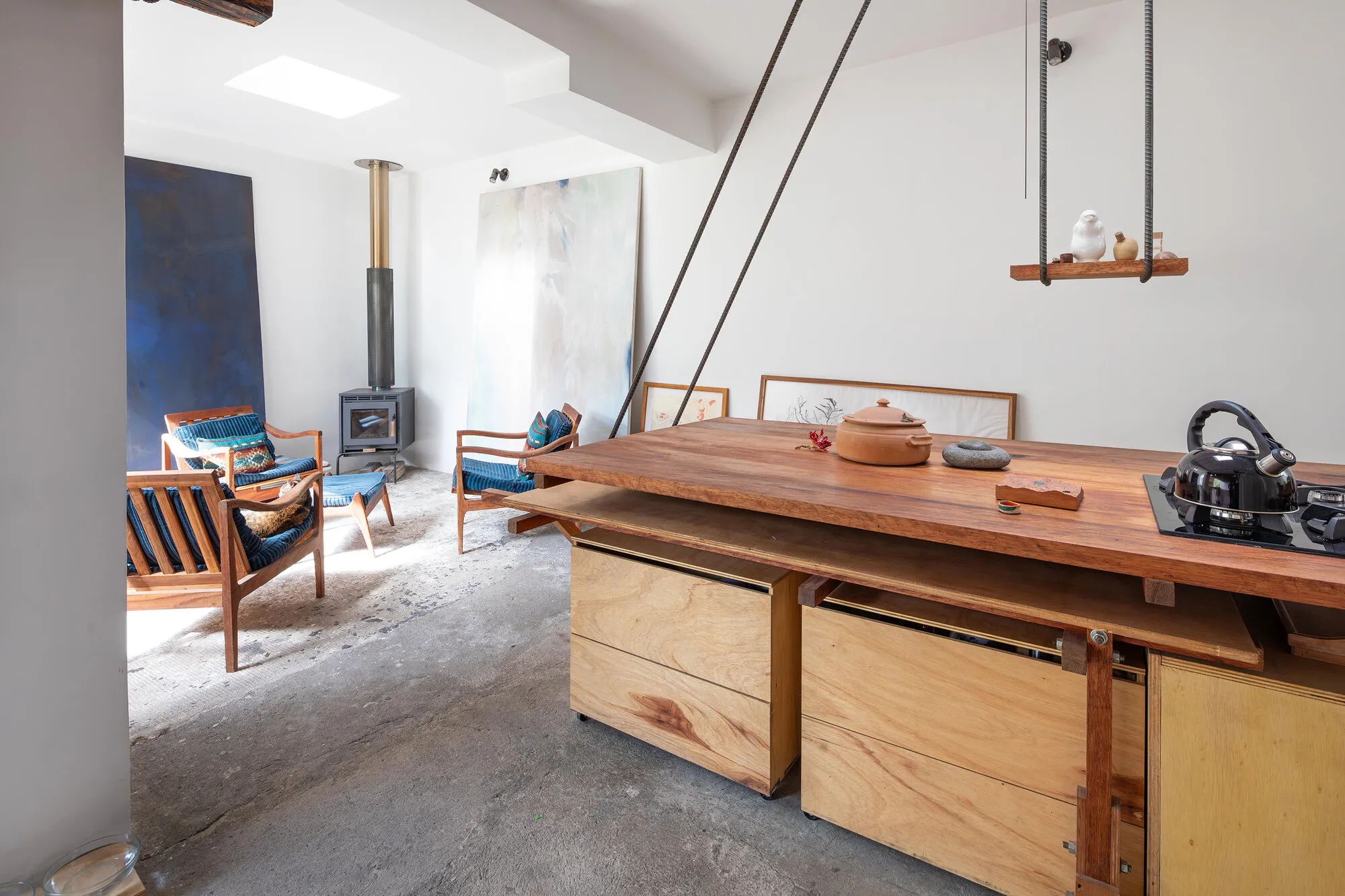 La Cabina de la Curiosidad Carves a Domestic Universe from Quito's Urban Fabric with Reclaimed Materials