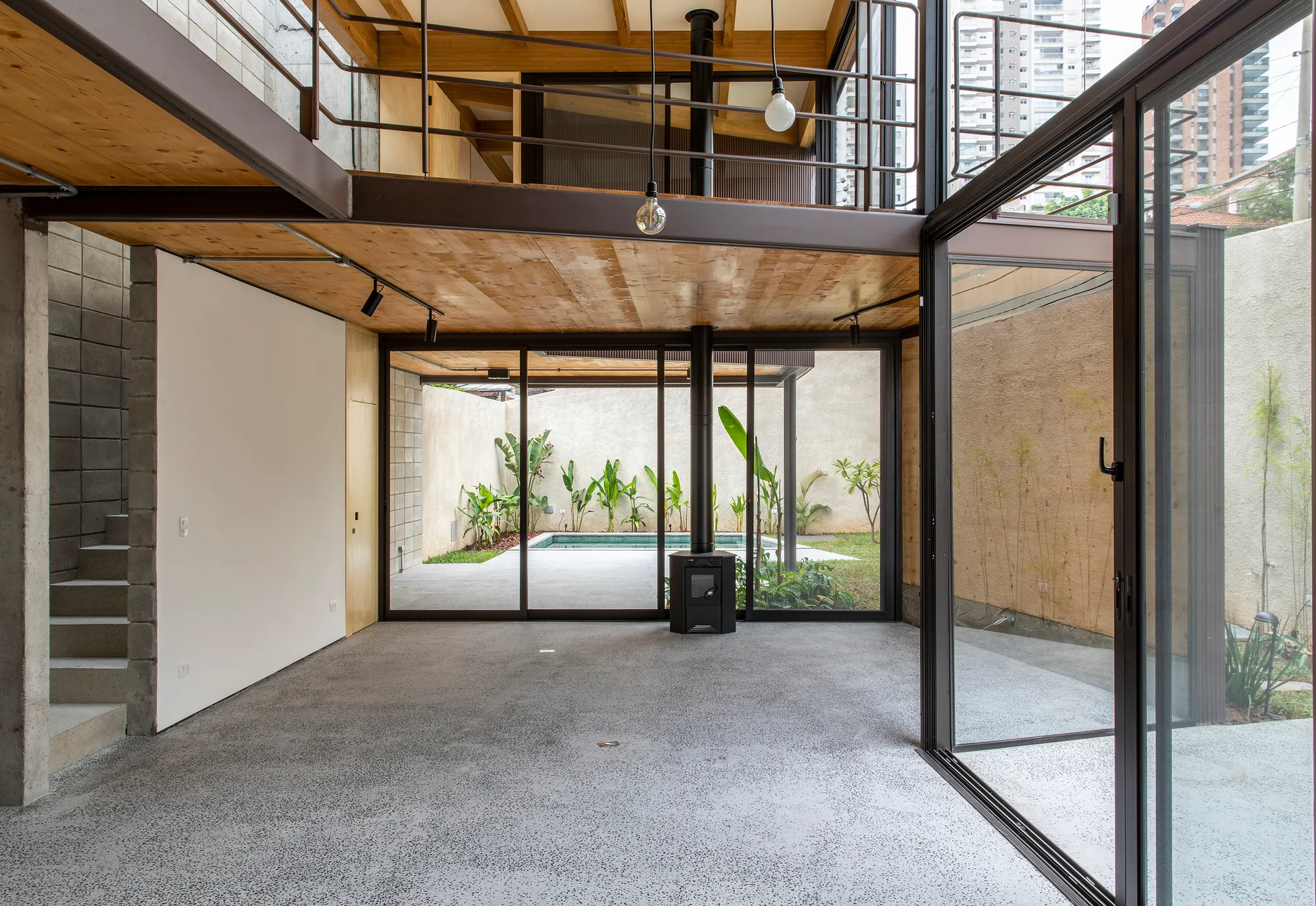 23 SUL Assembles a Mass Timber House in Just Ten Days in São Paulo's Pompéia Neighborhood