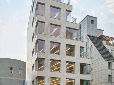 Simplex Architecture Steps a Seoul Mid-Rise Tower to Negotiate Between Low-Rise Commerce and High-Rise Housing