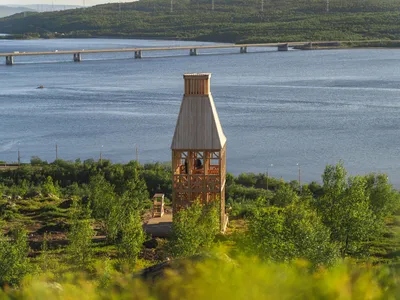 Evgeny Makarenko Builds a Timber Lighthouse on a Kola Bay Hillside with Almost No Metal Fasteners