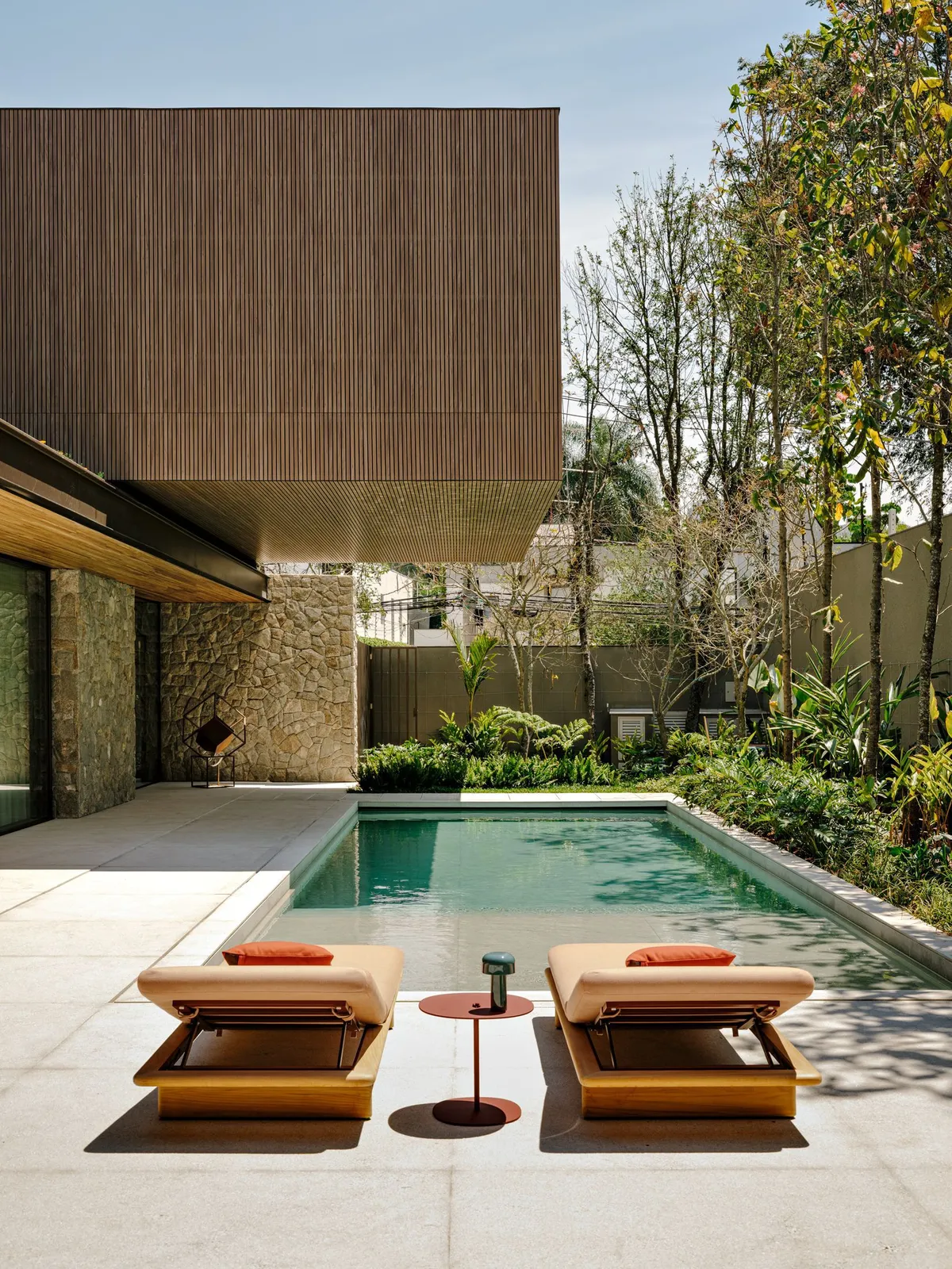 Fernanda Marques Stacks Interlocking Volumes into a São Paulo House That Earns Its Nickname
