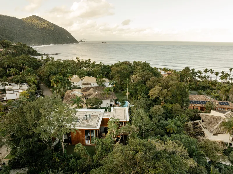 DB Arquitetos Stacks Five Levels into the Atlantic Forest Like a Treehouse in Guarujá