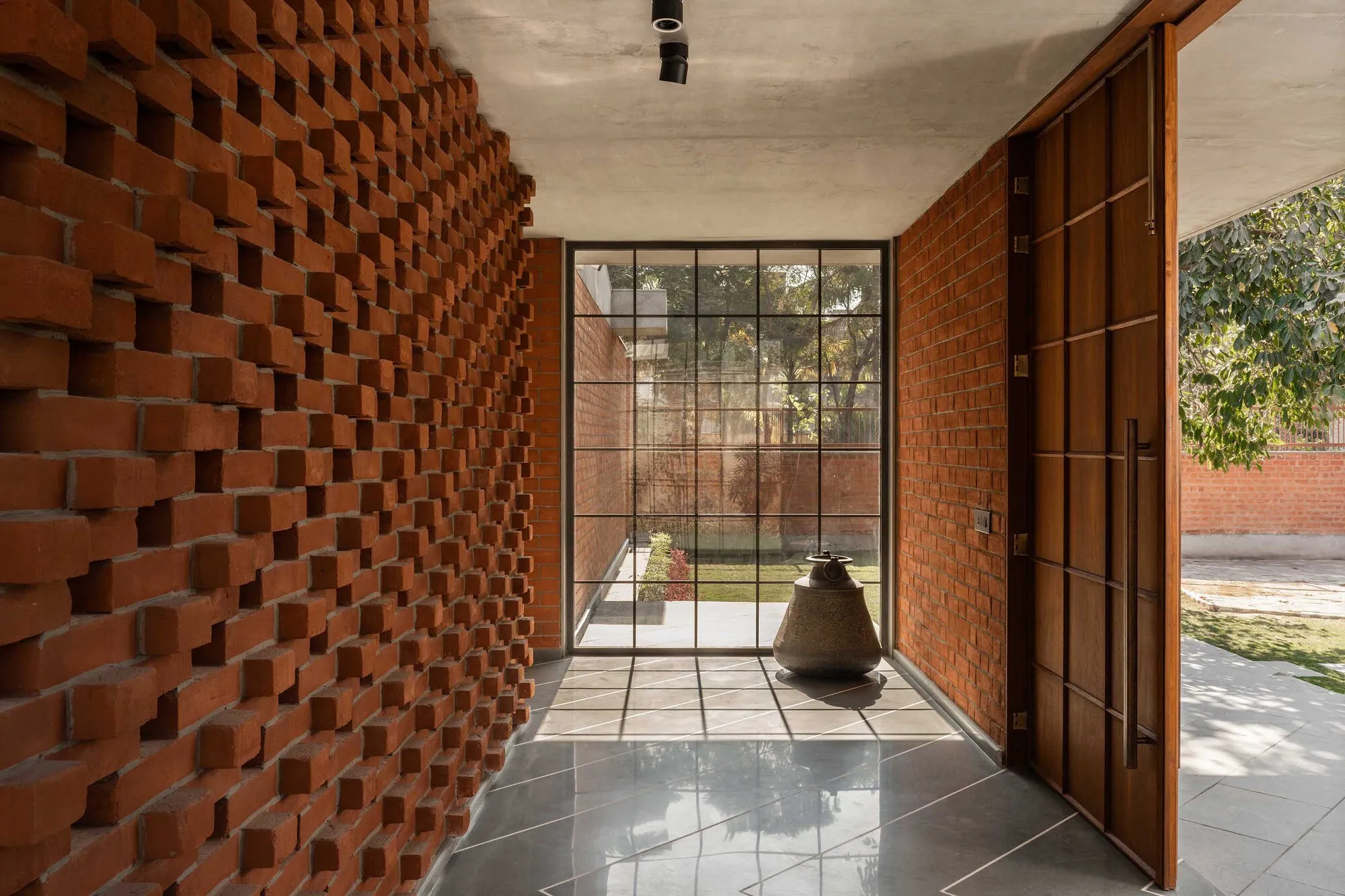 Vaissnavi Shukl Wraps a Single-Storey Ahmedabad Home Around a Courtyard That Breathes