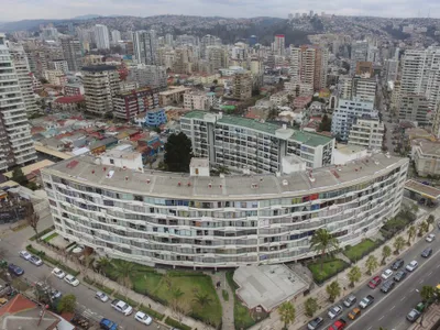 Schapira Eskenazi's Montecarlo II Building Wraps a Curved Bauhaus Vision Around a Chilean City Block