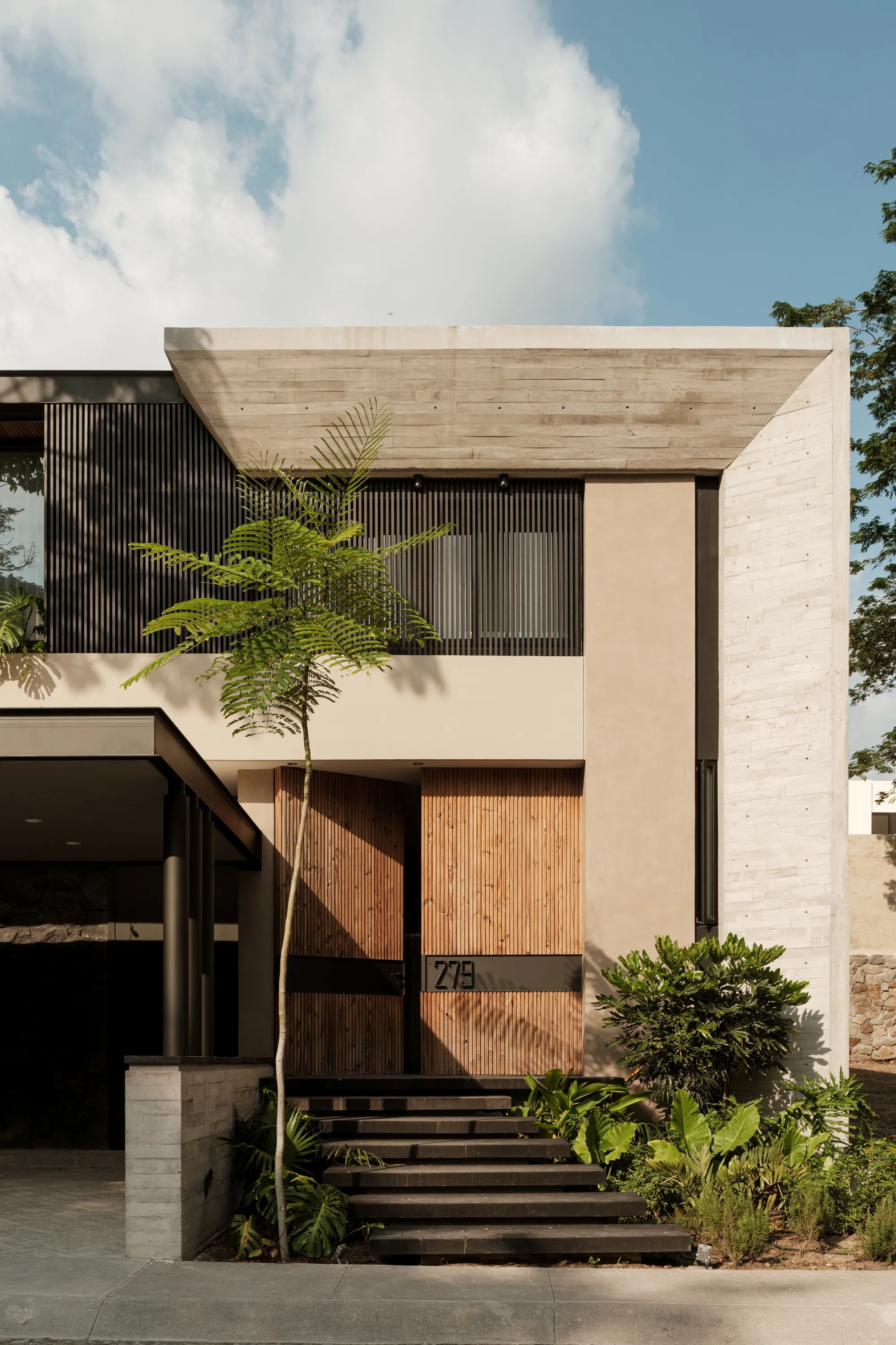 Di Frenna Arquitectos Builds a House of Layered Restraint in Colima, Mexico
