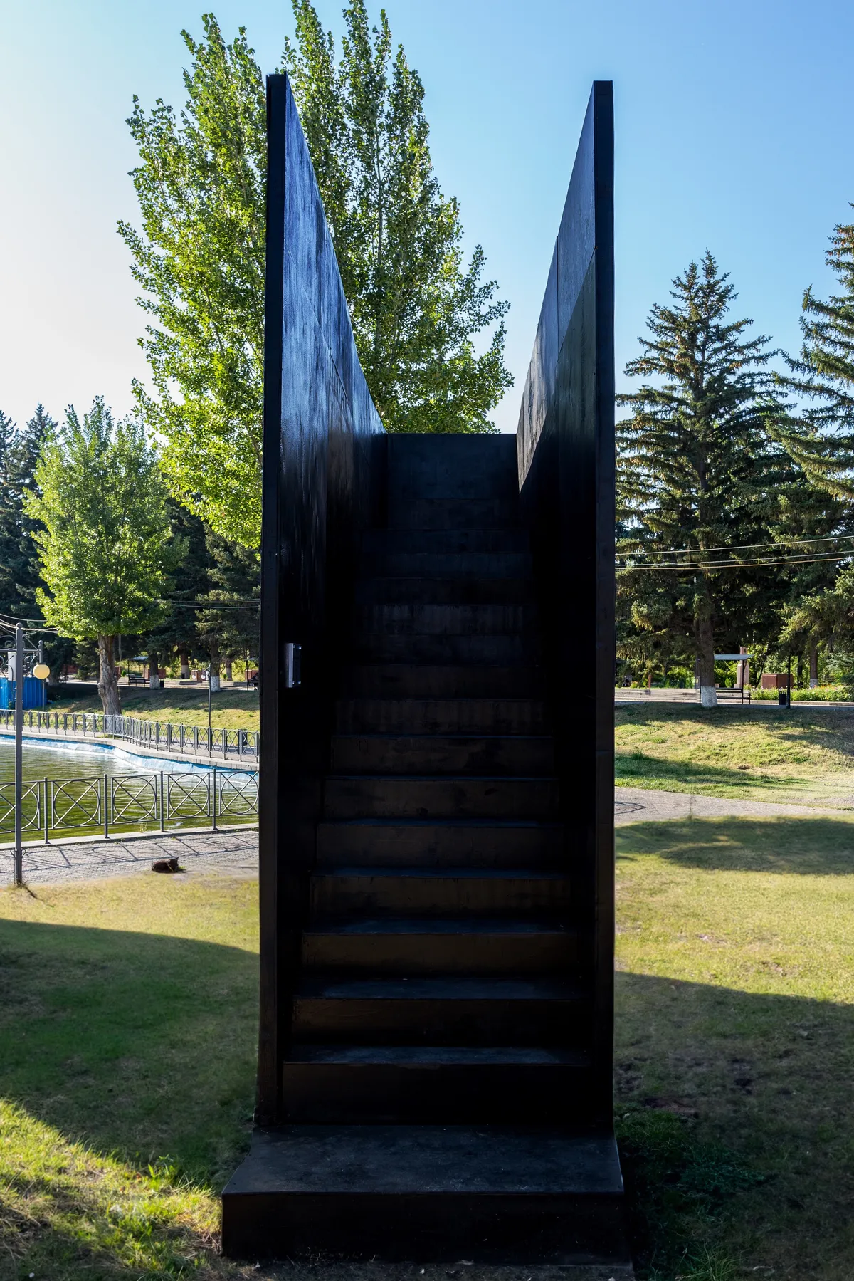 Alberto Collet and MEDS Build a Mirror Pavilion That Reflects Armenia's Fortified Past