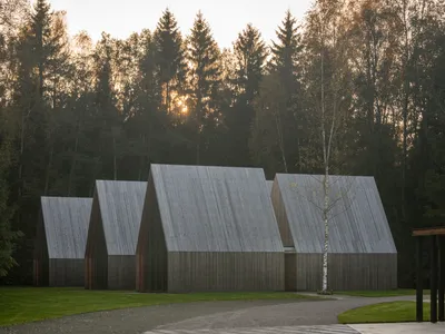 arches Weaves a Nature Therapy Retreat into a Lithuanian Forest Clearing