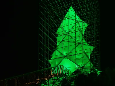 YXDesigners Build a Steel-and-Fabric Tower That Glows Like a Lantern on a Chinese Riverside
