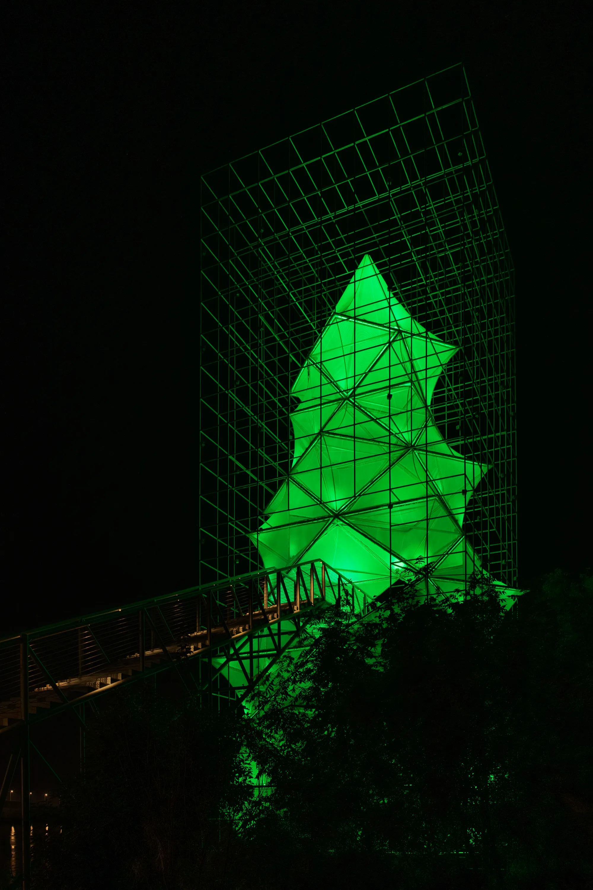 YXDesigners Build a Steel-and-Fabric Tower That Glows Like a Lantern on a Chinese Riverside