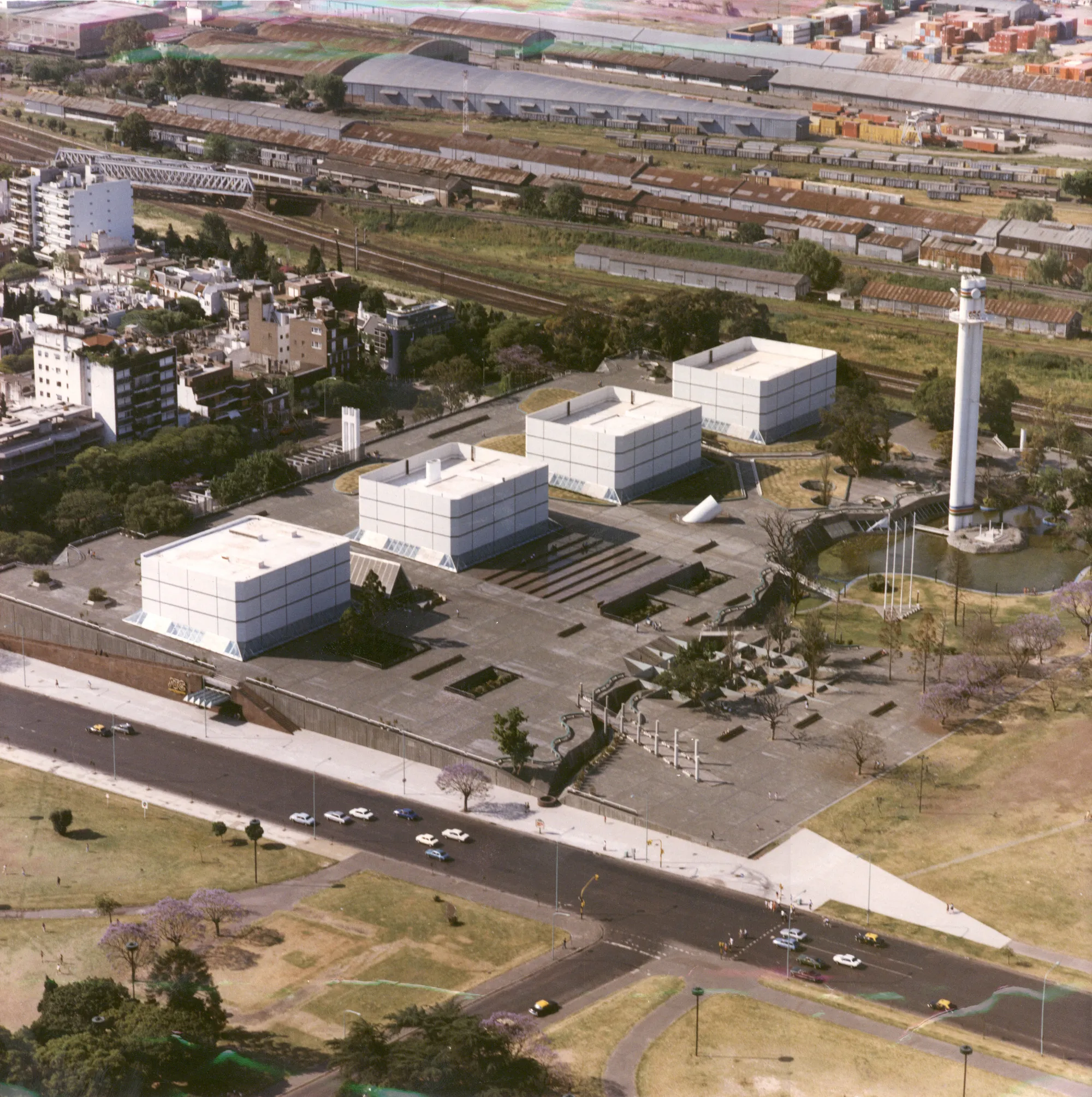 Manteola, Sánchez Gómez, Santos, Solsona, and Viñoly Built Argentina's World Cup Television Center