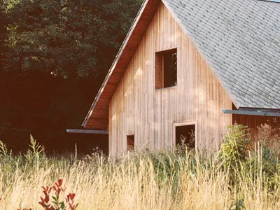 Arhitekti Počivašek Petranovič Sets a Concrete and Larch House at the Foot of Slovenia's Pokljuka Forests