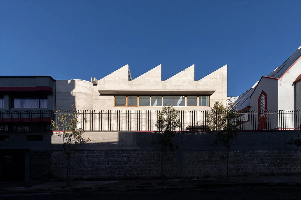 STUDIO BLUR Channels Ozenfant's Studio in a Wedge-Shaped Art Building for a Quito School Campus